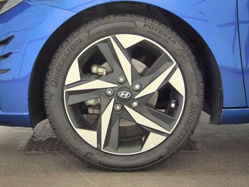 Used 2023 Hyundai Elantra SEL w/ Convenience Package FWD image 17