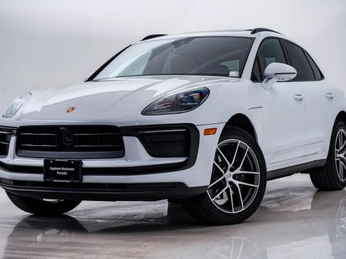 Certified 2025 Porsche Macan image 1