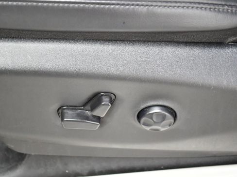 Used 2023 Chrysler Pacifica Touring-L FWD image 15