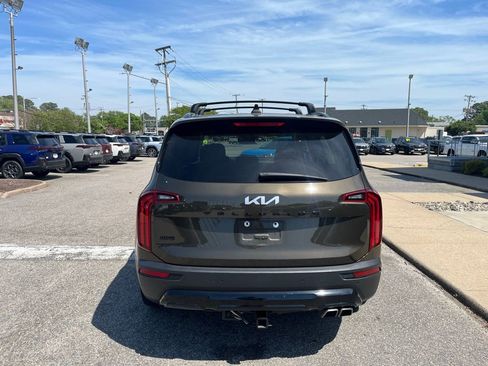 Used 2022 Kia Telluride EX w/ EX Premium Package image 5