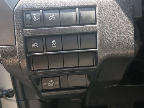 Used 2025 Toyota Tacoma SR5 AWD/4WD image 21