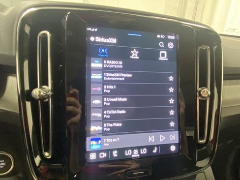 Certified 2025 Volvo XC40 B5 Ultra w/ Protection Package Premier image 20