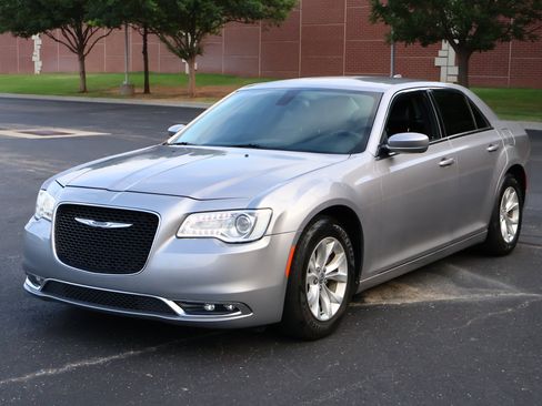 Used 2015 Chrysler 300 Limited w/ Driver Convenience Group RWD image 25