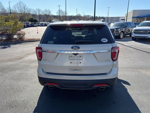 Used 2018 Ford Explorer XLT w/ Equipment Group 202A image 13