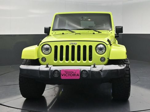 Used 2017 Jeep Wrangler Unlimited Rubicon w/ Connectivity Group AWD/4WD image 19