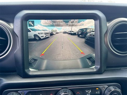 Used 2022 Jeep Gladiator Willys image 15