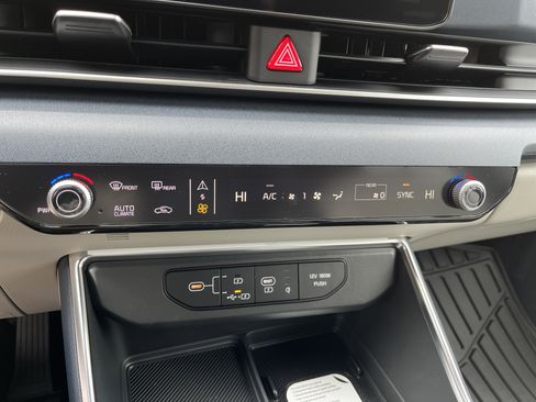 New 2026 Kia Carnival EX image 13