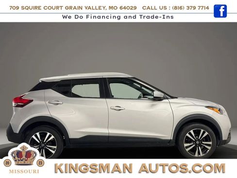 Used 2019 Nissan Kicks SV FWD image 3