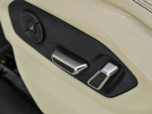 Used 2020 Lamborghini Urus AWD/4WD image 23