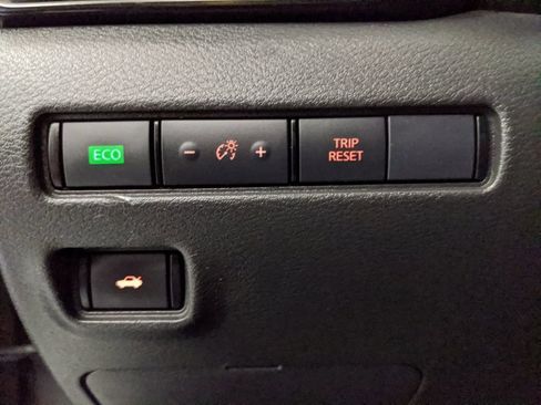 Used 2022 Nissan Sentra SV FWD image 13