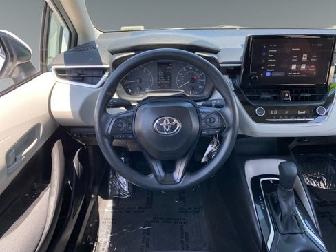 Used 2025 Toyota Corolla LE FWD image 12