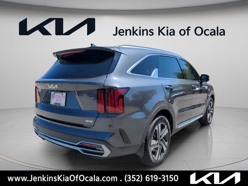 Certified 2023 Kia Sorento SX Prestige w/ Panoramic Sunroof Package AWD/4WD image 4