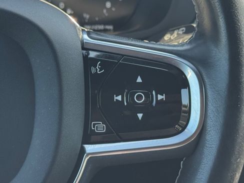 Used 2021 Volvo XC60 T6 R-Design image 22