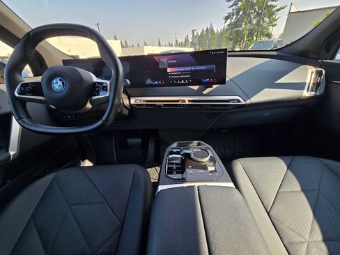 Used 2024 BMW iX xDrive50 w/ Premium Package AWD/4WD image 18