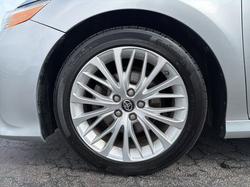 Certified 2018 Toyota Camry XLE image 10
