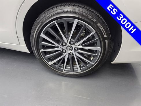 Used 2025 Lexus ES 300h w/ Premium Package image 18