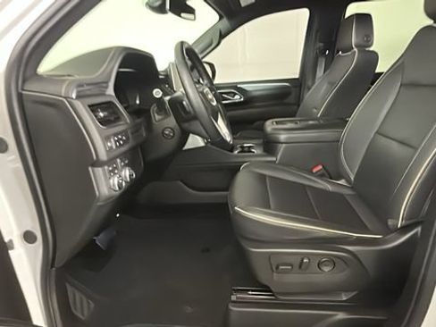 Used 2023 GMC Yukon SLT w/ SLT Luxury Package AWD/4WD image 11