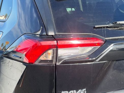 Used 2021 Toyota RAV4 XLE FWD image 20