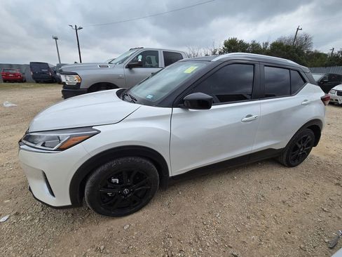 Used 2024 Nissan Kicks SV image 4