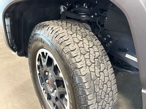 Used 2024 Toyota Tacoma TRD Off-Road w/ TRD Off Road Premium Package AWD/4WD image 25