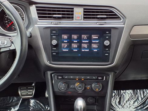 Used 2018 Volkswagen Tiguan SEL w/ R-Line Package AWD/4WD image 14