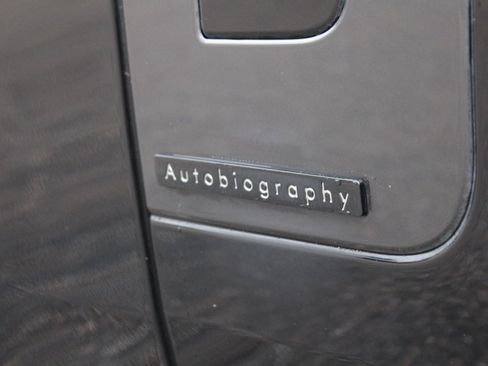 Used 2024 Land Rover Range Rover Long Wheelbase Autobiography image 12