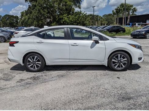 New 2025 Nissan Versa SR w/ Trunk Package FWD image 4
