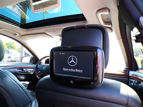 Used 2013 Mercedes-Benz S 550 4MATIC image 29