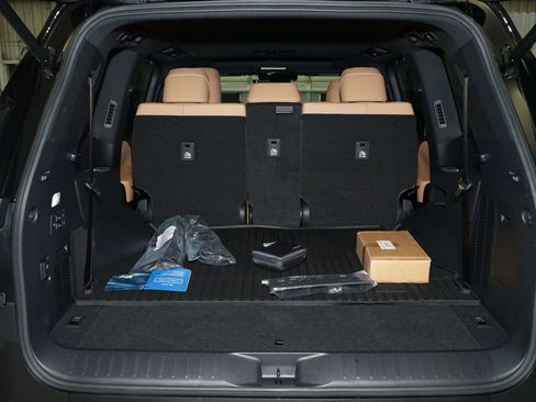 Used 2026 Lexus LX 600 4WD w/ Luxury Package image 34