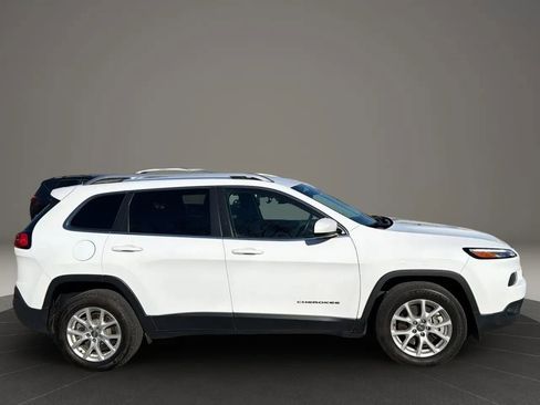 Used 2016 Jeep Cherokee Latitude w/ Cold Weather Group AWD/4WD image 15