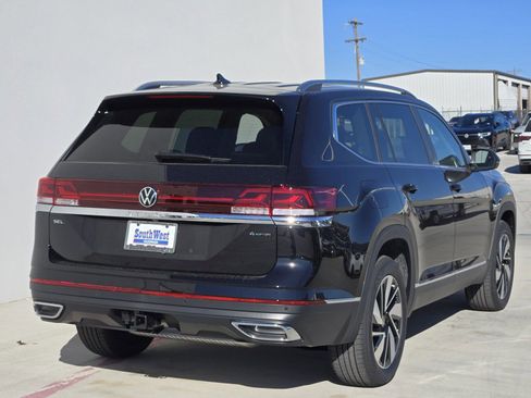 Used 2025 Volkswagen Atlas SEL AWD/4WD image 4