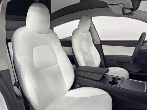 Used 2021 Tesla Model Y Long Range image 37