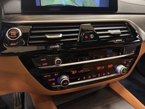 Used 2020 BMW M550i xDrive M550i xDrive w/ Executive Package image 19