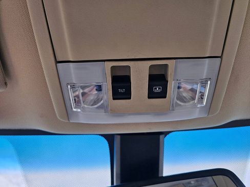 Used 2013 Lincoln MKT AWD image 21