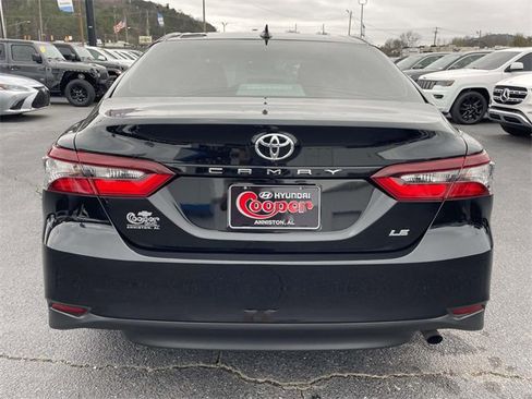 Used 2021 Toyota Camry LE image 3