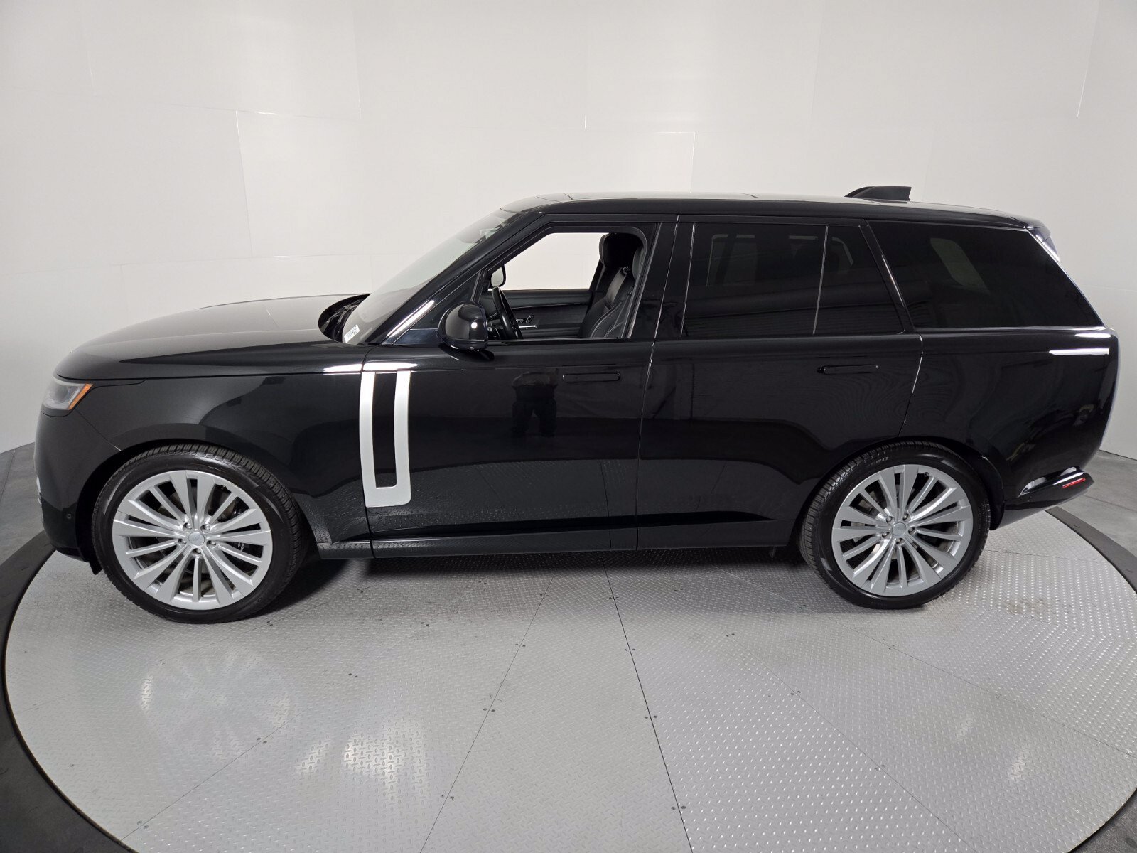 Used 2022 Land Rover Range Rover First Edition AWD/4WD image 34