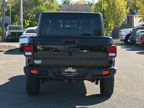 Used 2022 Jeep Gladiator Sport image 12