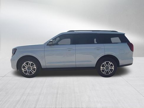 Used 2025 Ford Expedition Active RWD image 9