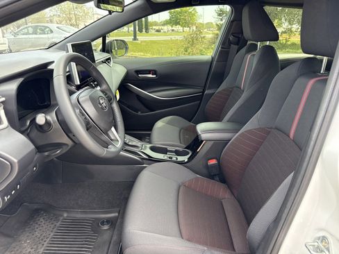 Used 2025 Toyota Corolla SE w/ SE Premium Package image 11