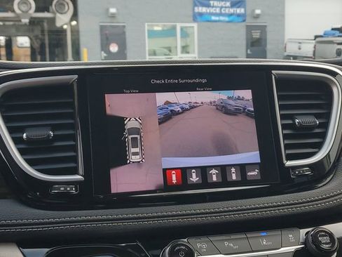 Certified 2023 Chrysler Pacifica Limited image 31