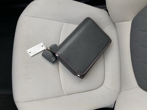 Used 2020 Toyota Corolla LE image 9