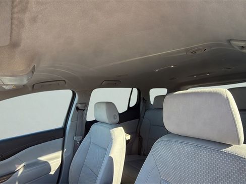 Used 2022 GMC Acadia SLE w/ Driver Convenience Package image 10