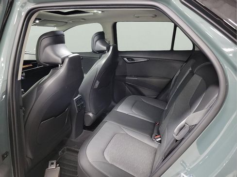 Used 2023 Kia Niro SX Touring image 9