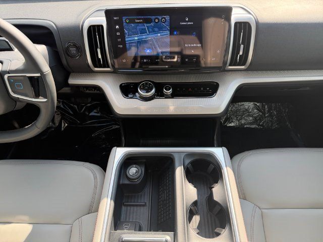 Used 2025 Ford Expedition Active RWD image 15