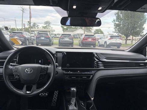 Used 2025 Toyota Camry SE FWD image 15