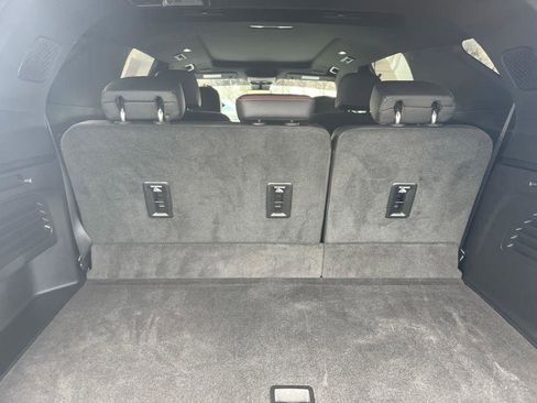 Used 2025 Chevrolet Traverse RS image 25