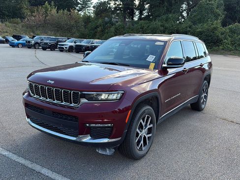 Used 2025 Jeep Grand Cherokee L Limited AWD/4WD image 1