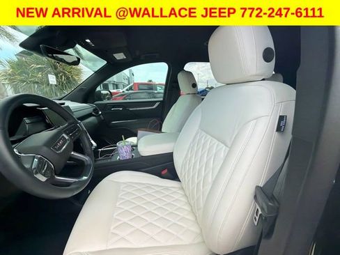 Used 2026 GMC Acadia Elevation w/ Black Edition FWD image 4