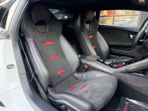 Used 2021 Lamborghini Huracan EVO RWD image 31