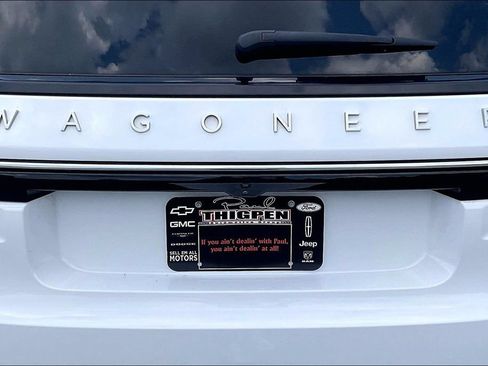 Used 2024 Jeep Wagoneer Series II w/ Flexible Seating Group RWD image 8
